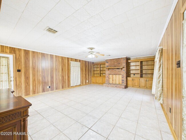 Photo - 905 Braquet Rd
