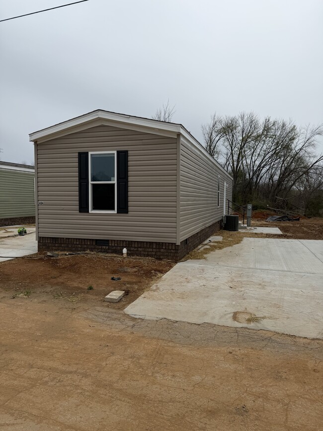 Photo - 404 Parker St