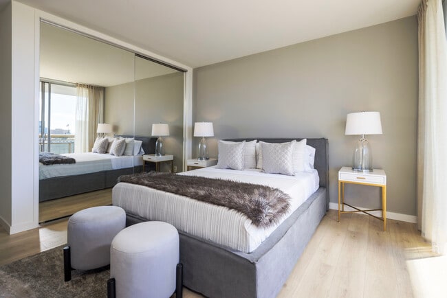 1200 Lakeshore