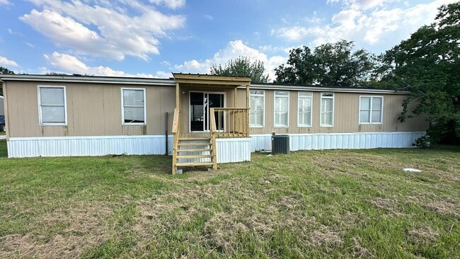 Building Photo - 15710 Cypress Garden Dr