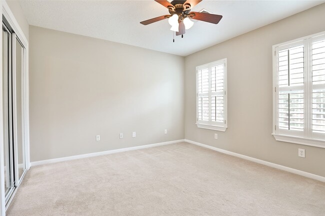 Photo - 423 W 32nd St
