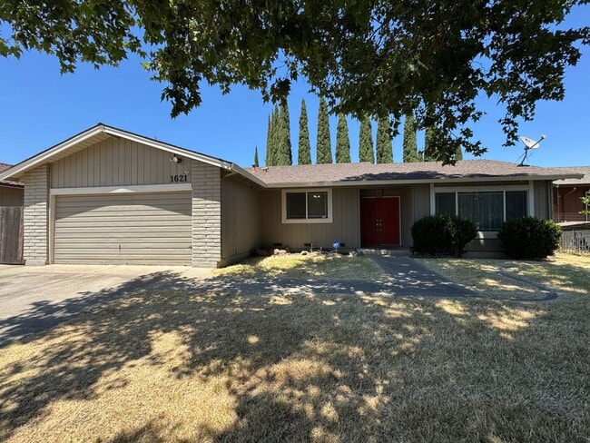Building Photo - Large Four Bed, Two Bath Home In North Stockton