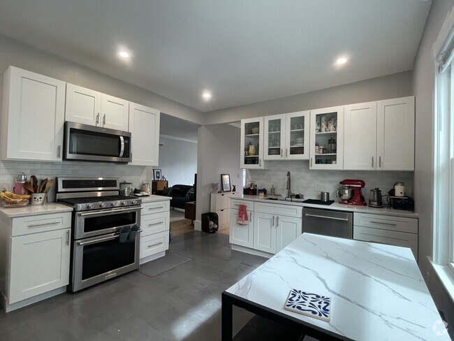 Building Photo - 12 Seven Pines Ave Unit 2 Rental