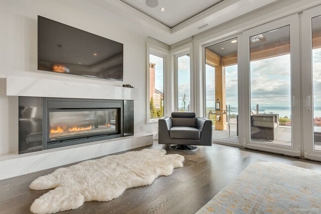 Photo - 2165 Palmerston Ave