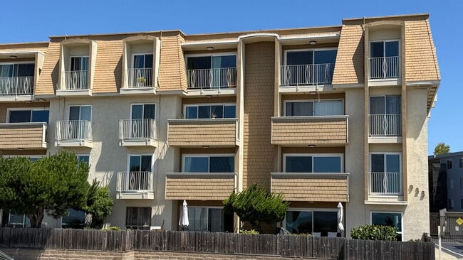 Building Photo - 933 Shore Line Dr Rental