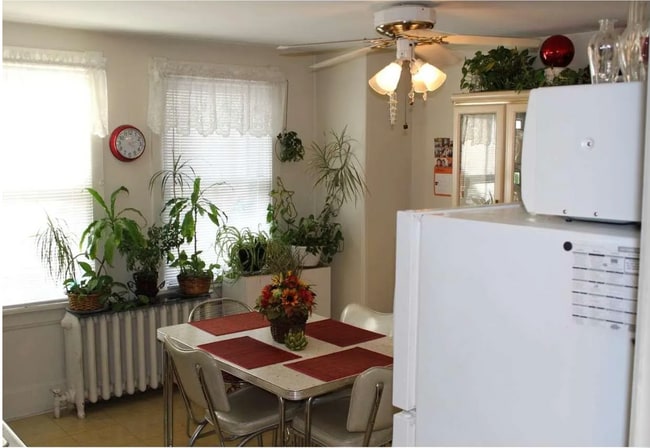 Photo - 210 W Maple Ave