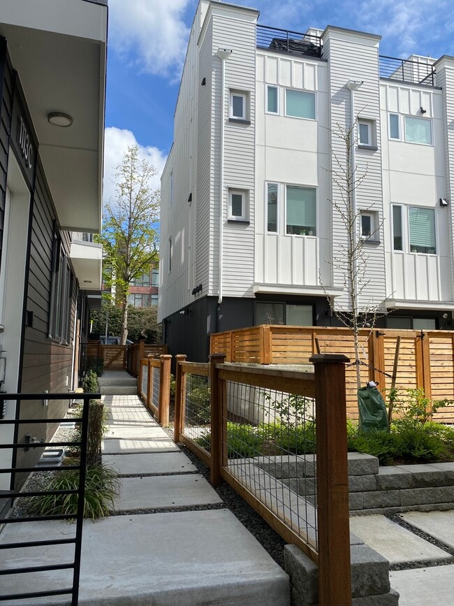 Building Photo - 1113 14th Ave