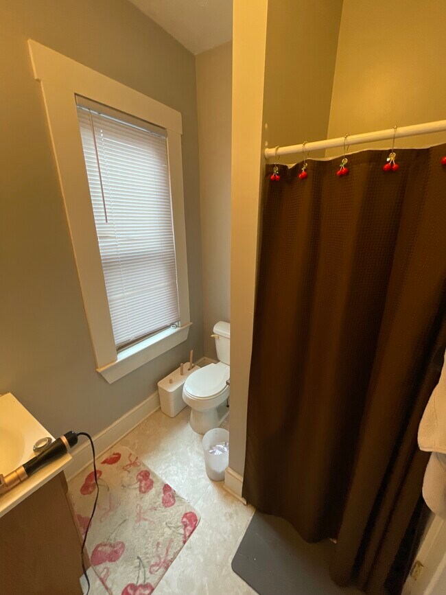 Bathroom - 444 High St