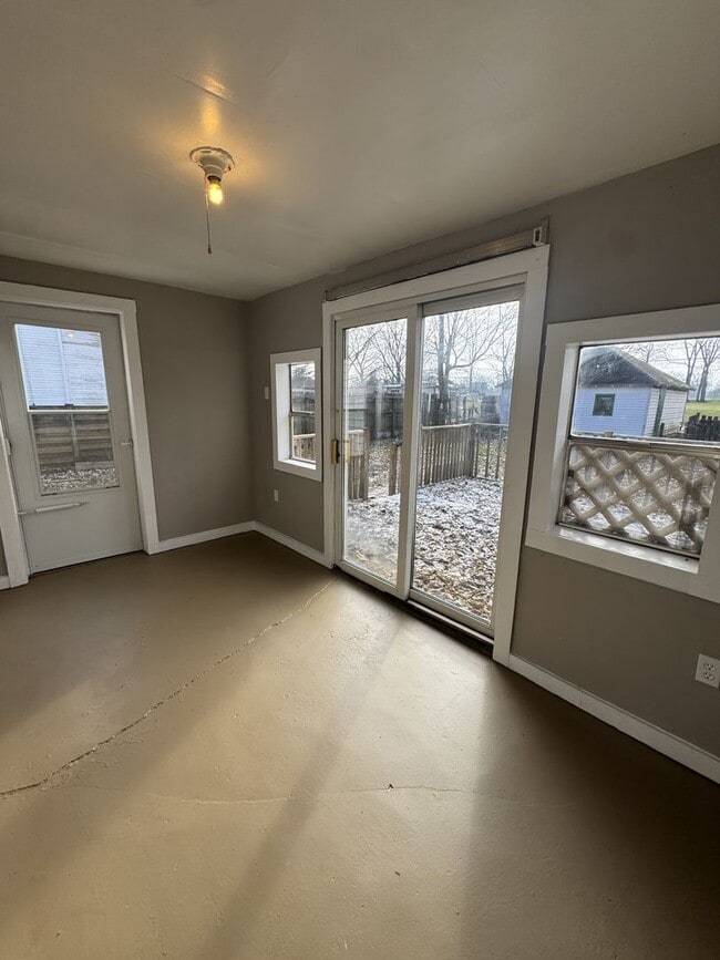 Photo - Welcome to this charming 3-bedroom, 2-bathroom home located in the heart of Springfield, OH+