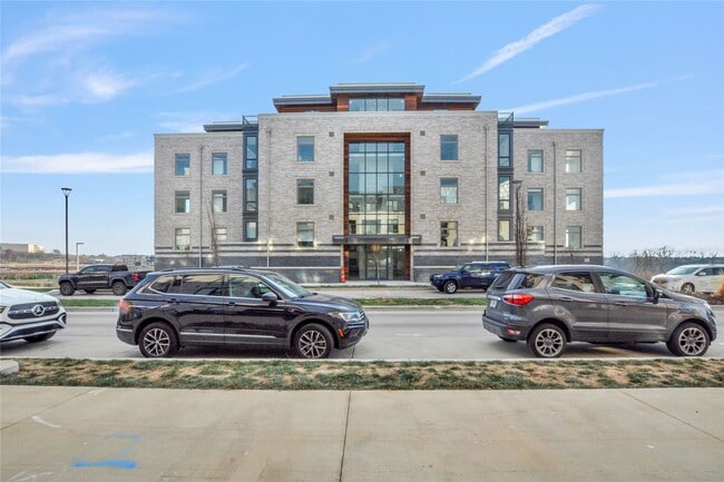 Building Photo - 16460 Wildhorse Lk Blvd Unit 301