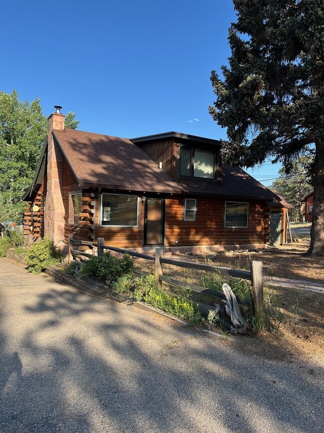 Photo - 604 Aspen Ave House