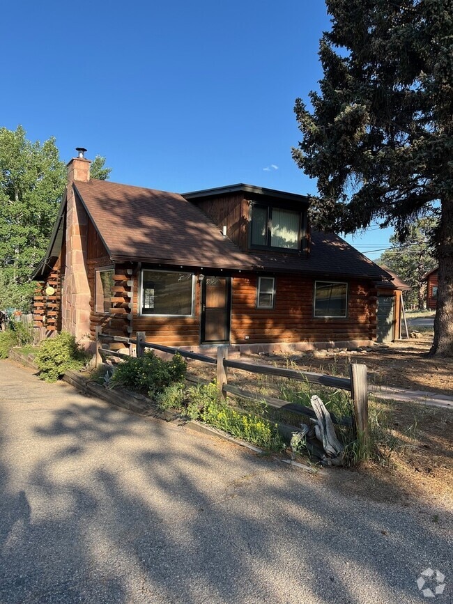 Building Photo - 604 Aspen Ave Rental