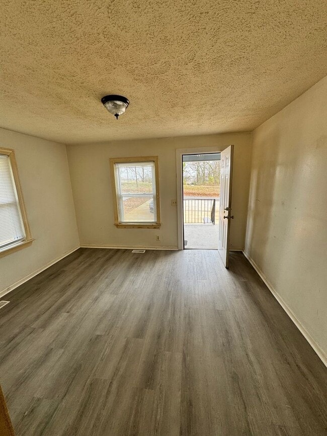 Photo - 1104 S Washington St