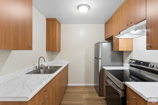 1BR, 1BA - 671SF - Kitchen - The Pines Apartments