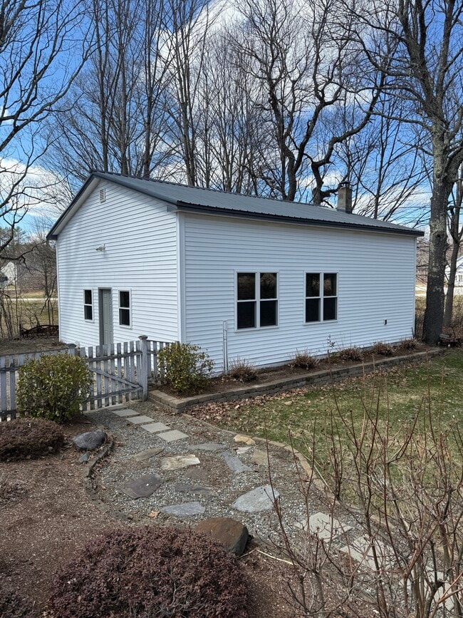 Building Photo - 30 Smith Bridge Rd Unit 30 Smith Bridge Road B