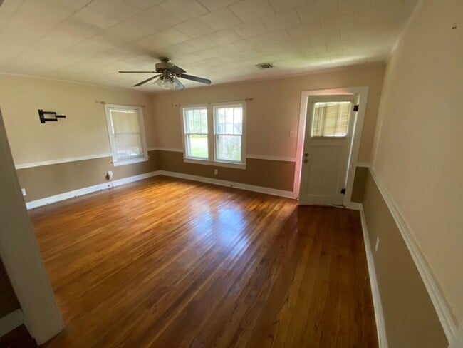 Photo - 313 St Thomas St