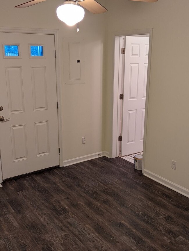 Photo - Rare.....One Bedroom One Bathroom Unit Available In Midtown!