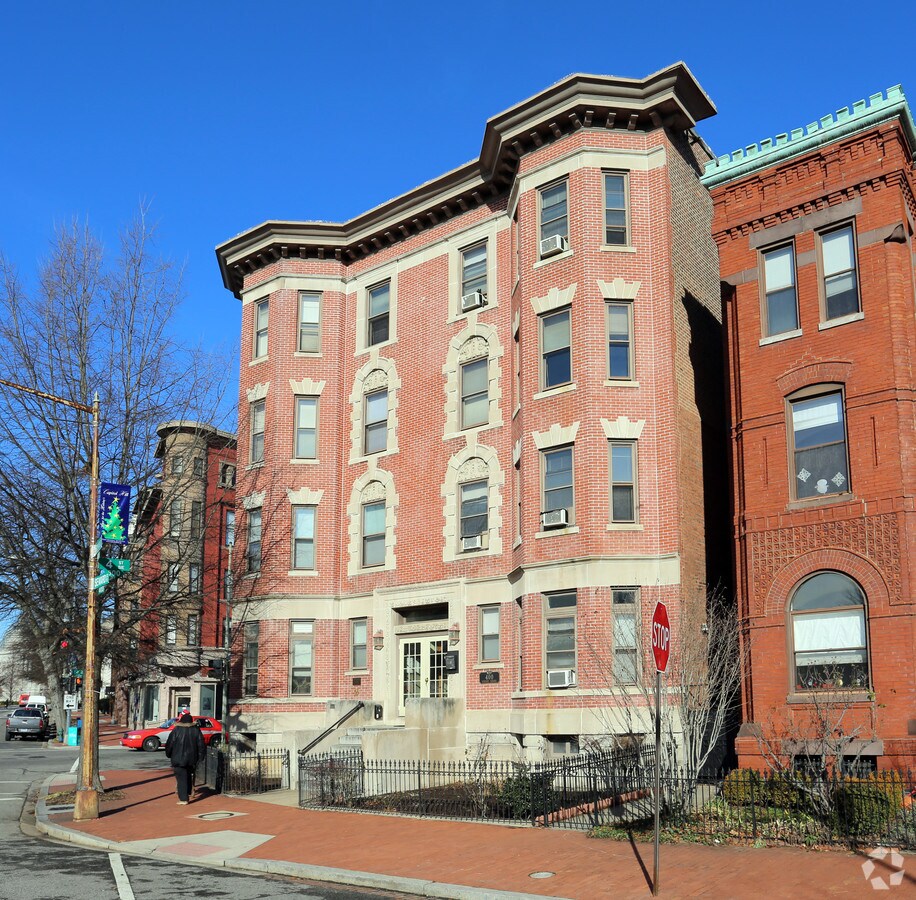 Photo - 400 Seward Sq SE Apartments