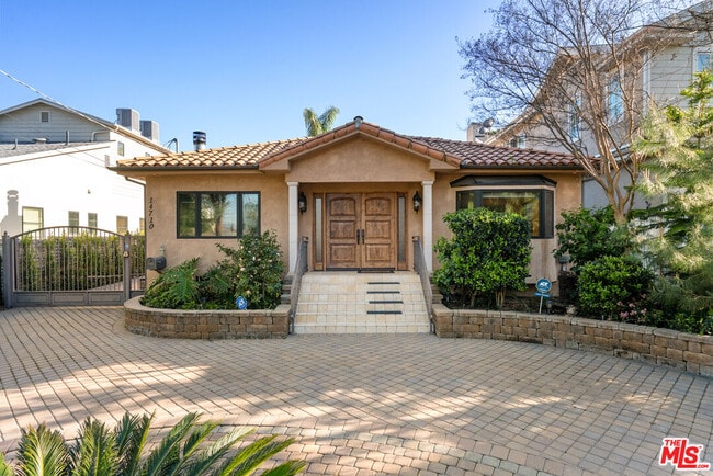 Photo - 14710 Greenleaf St Casa