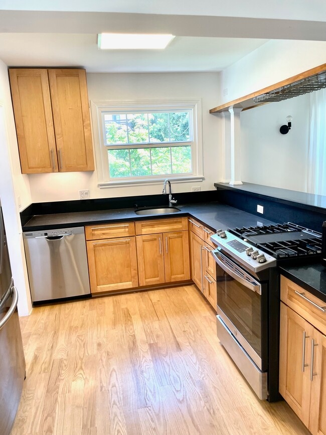 Photo - 906 Parkman Ave