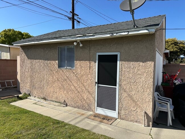 Building Photo - 14821 Dalwood Ave