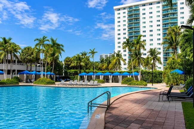 Building Photo - 19370 Collins Ave Unit 915
