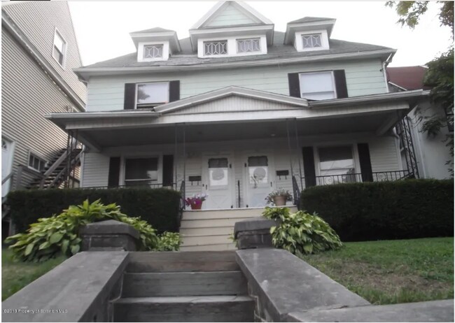 Building Photo - 755/757 N Main Unit 755 - Lower