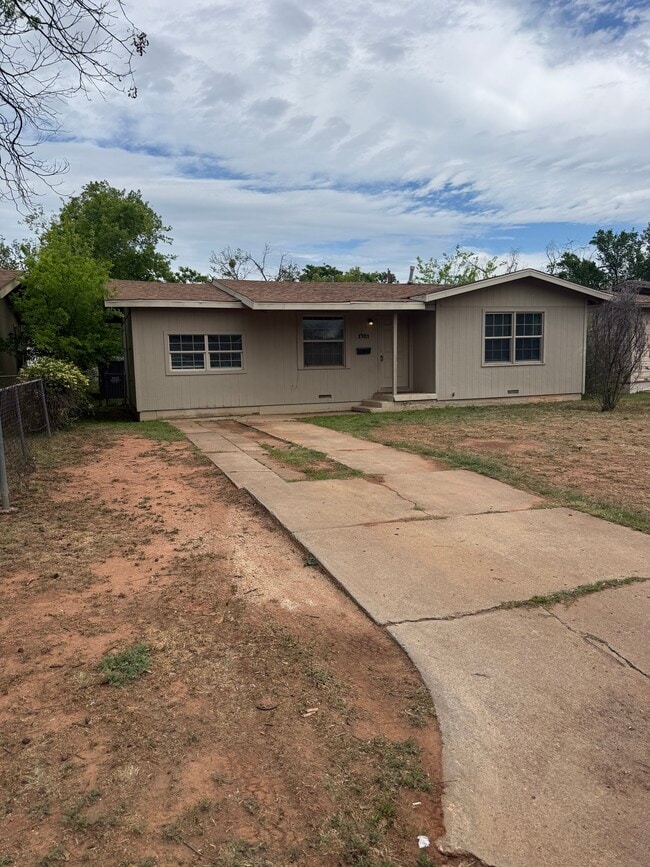 Building Photo - 1701 N Mockingbird Ln