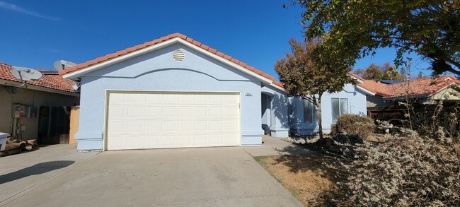 Charming 4BR House in Hanford - Charming 4BR House in Hanford