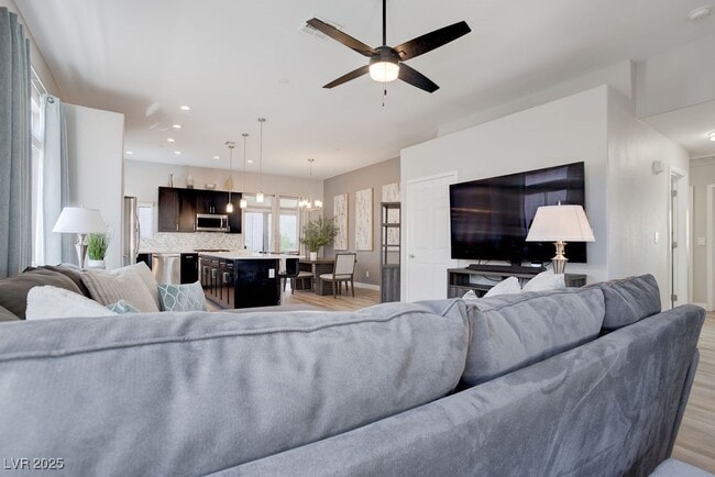 Photo - 755 Cam Del Ray