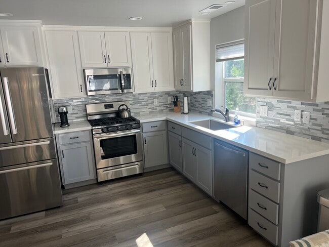 Building Photo - 1140 S Washington St Rental