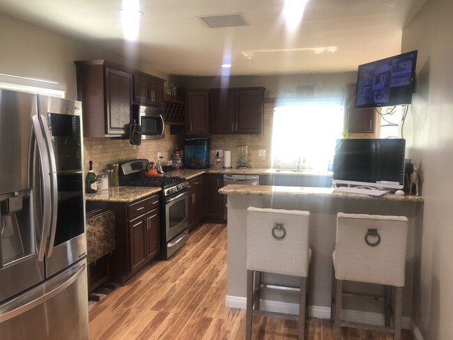 Photo - 1162 W 74th St
