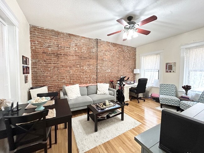 Building Photo - 1 bed/1 bath in Fenway
