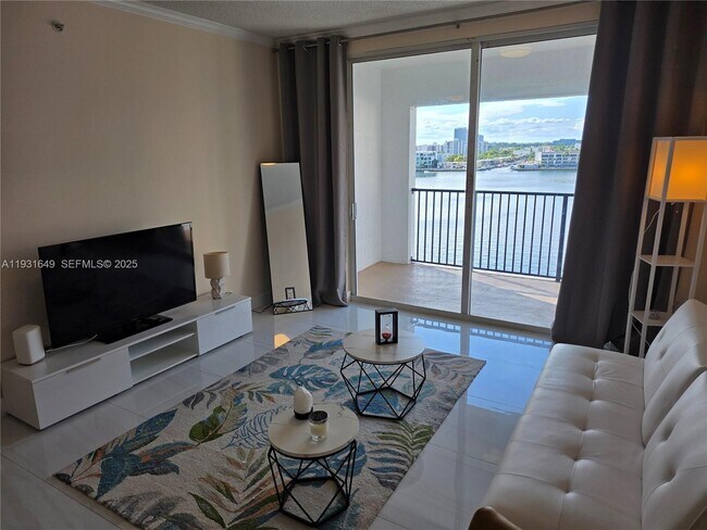 Photo - 17150 N Bay Rd Unidad 2806