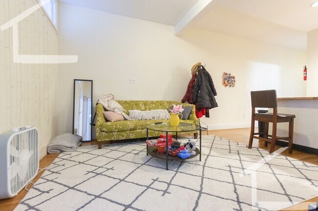 Photo - 3 Bed 1 Bath in Brookline