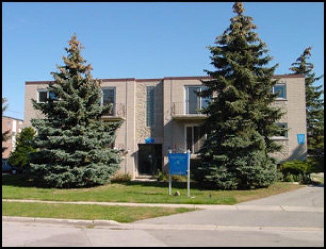 Primary Photo - 7-11 Manhattan Ct