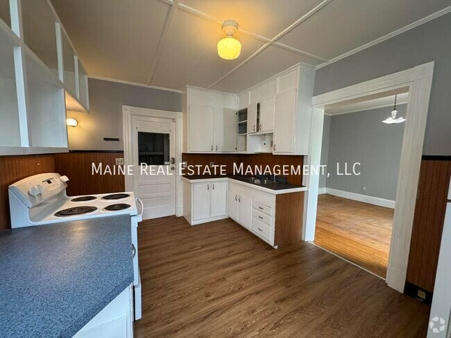 Building Photo - 9 Summer St Rental
