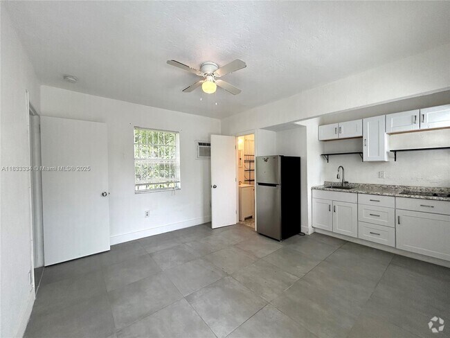Building Photo - 601 NW 90th St Unit 4 Rental