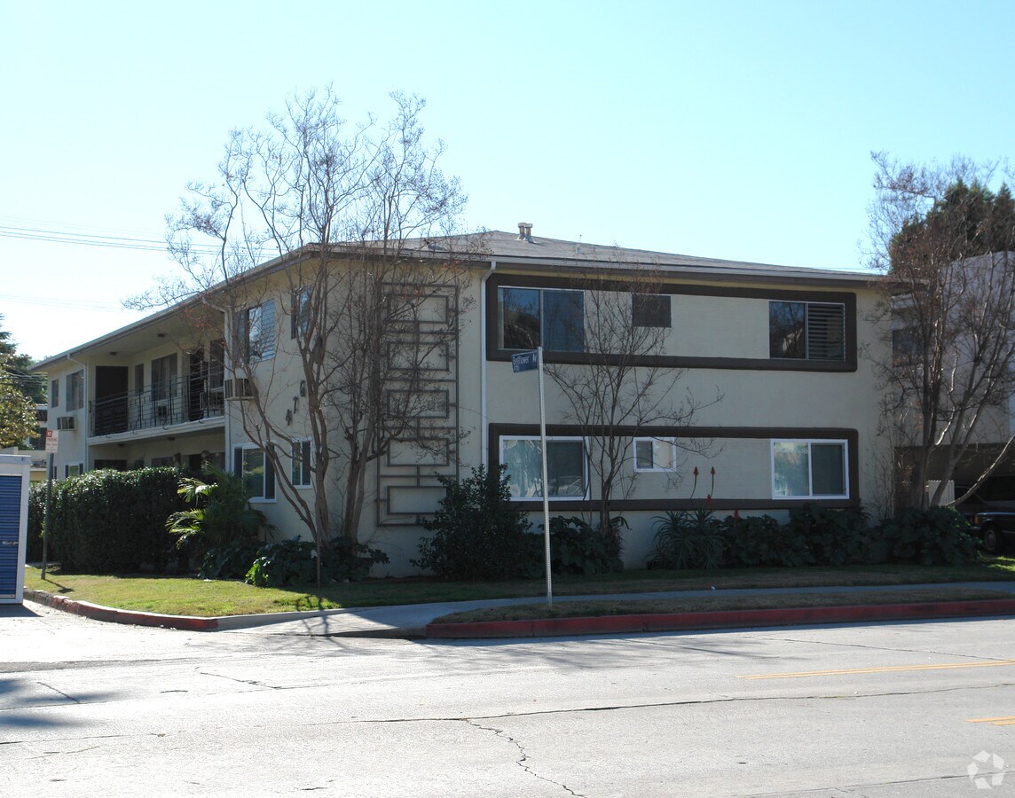 Photo - 4765 Bellflower Ave