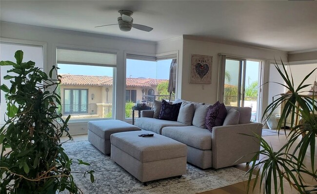 Photo - 2512 Manhattan Ave