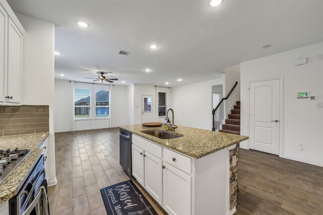 Photo - 31618 Donoso Dr