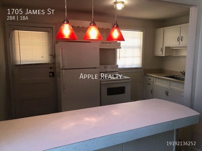 Photo - 1705 James St