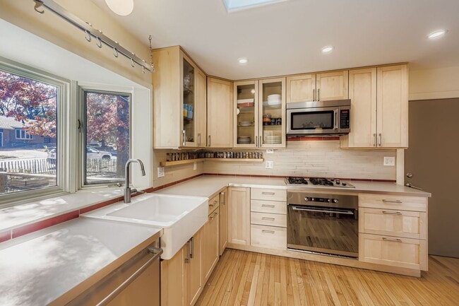 Photo - 2425 Dartmouth Ave