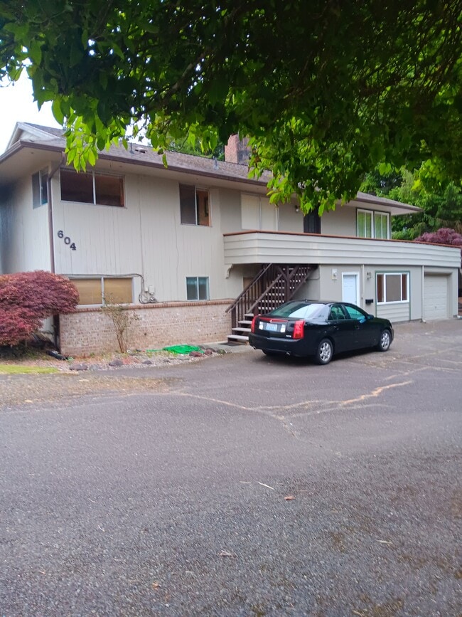 Building Photo - 604 Bel Aire Ave Unit Jeff Rental