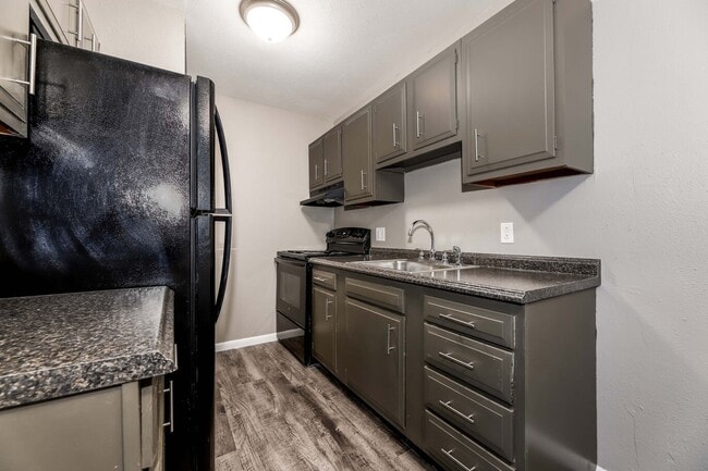 Building Photo - 1801 Christian Ave Unit 317