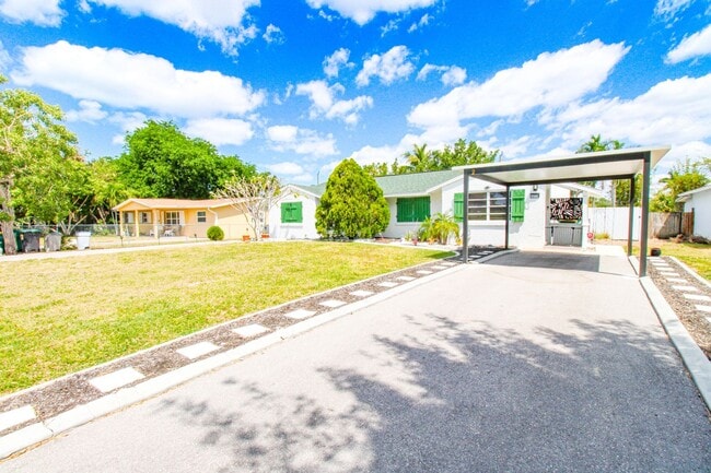 Photo - ** UNFURNISHED ANNUAL** CUTE REMODELED DUP...