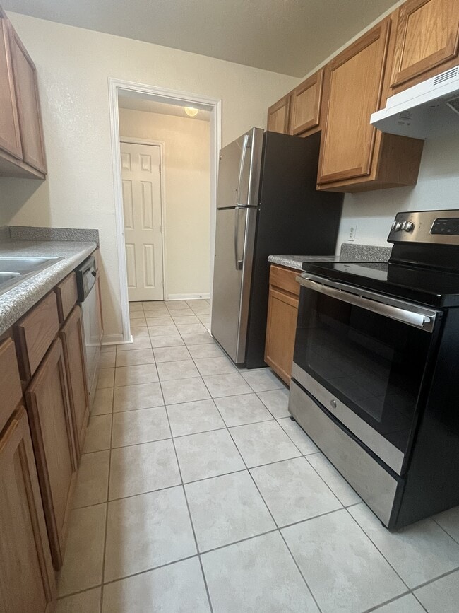 Photo - 1955 Camelot St