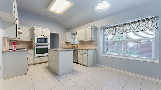 Photo - 525 Mustang Ridge Dr