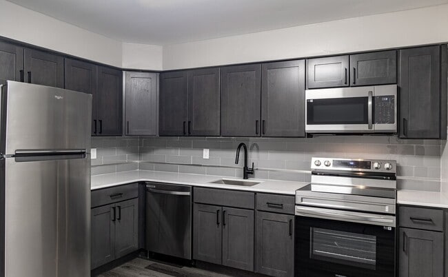 Photo - Groveland Manor