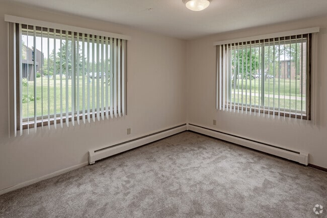 1BR, 1BA - 750 SF